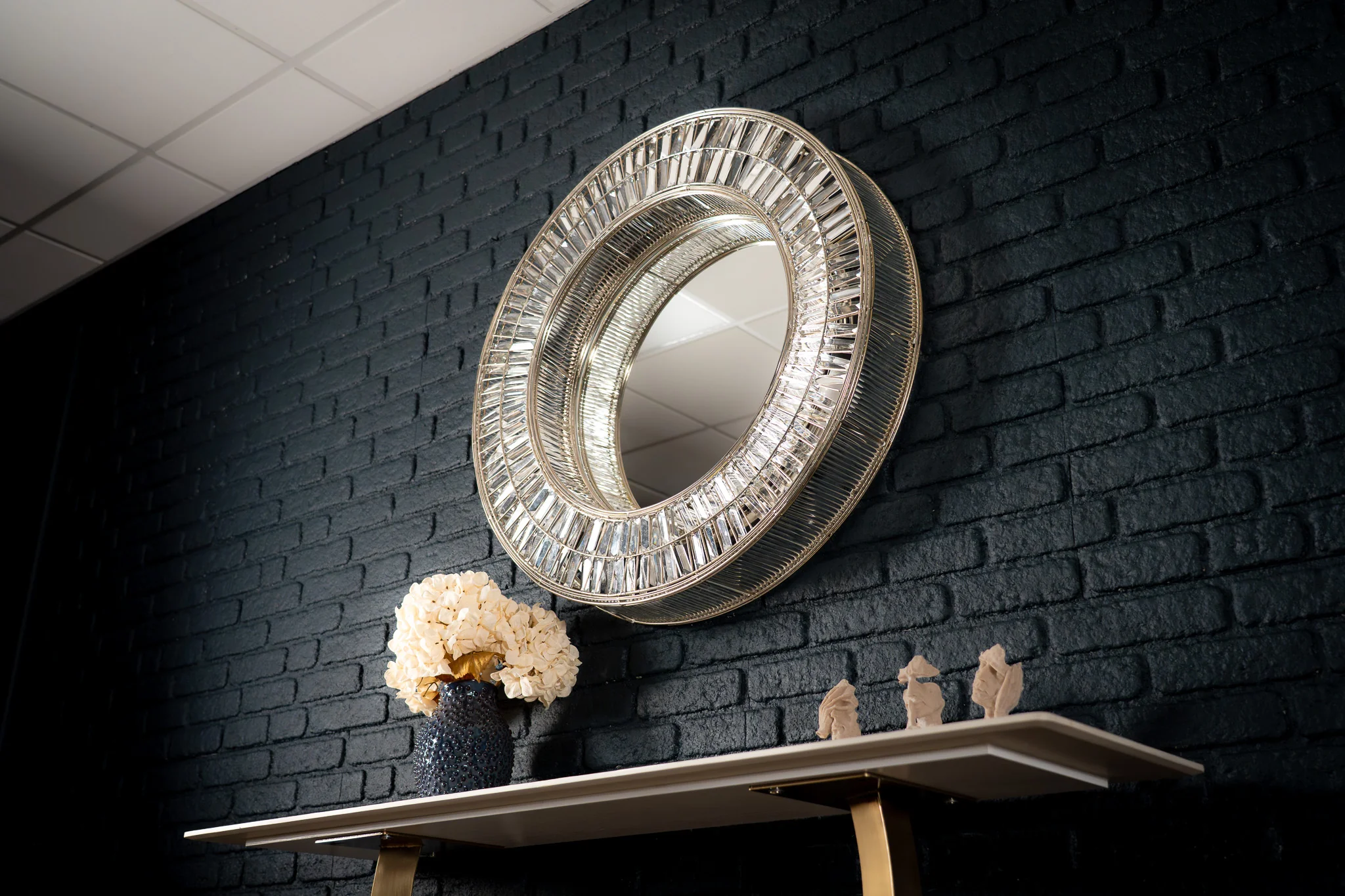 Round Mirror Wall Lamp 90 cm with Gold Frame – Aurora Halo - Image 10