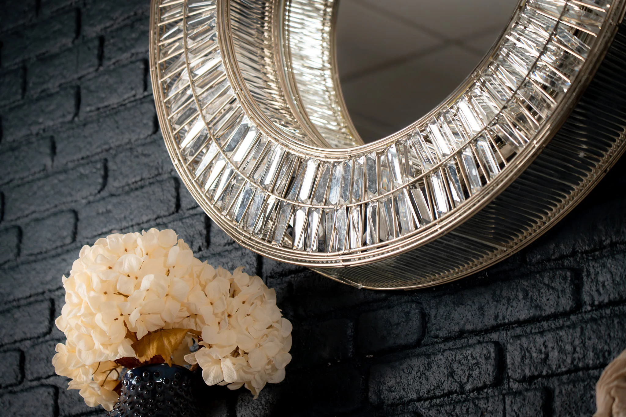 Round Mirror Wall Lamp 90 cm with Gold Frame – Aurora Halo - Image 11