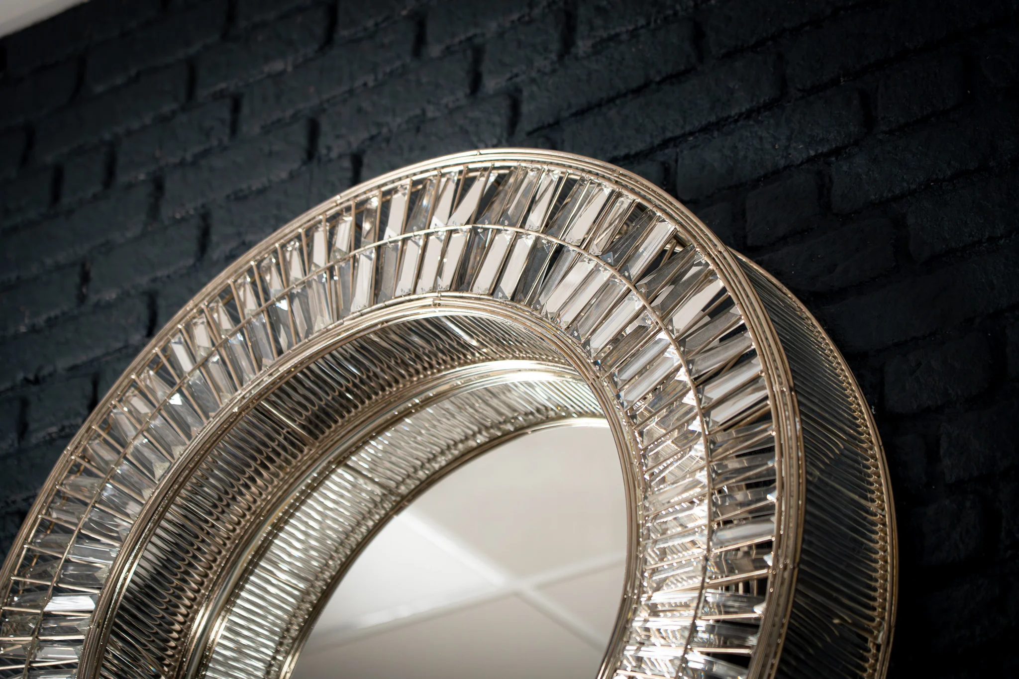 Round Mirror Wall Lamp 90 cm with Gold Frame – Aurora Halo - Image 12
