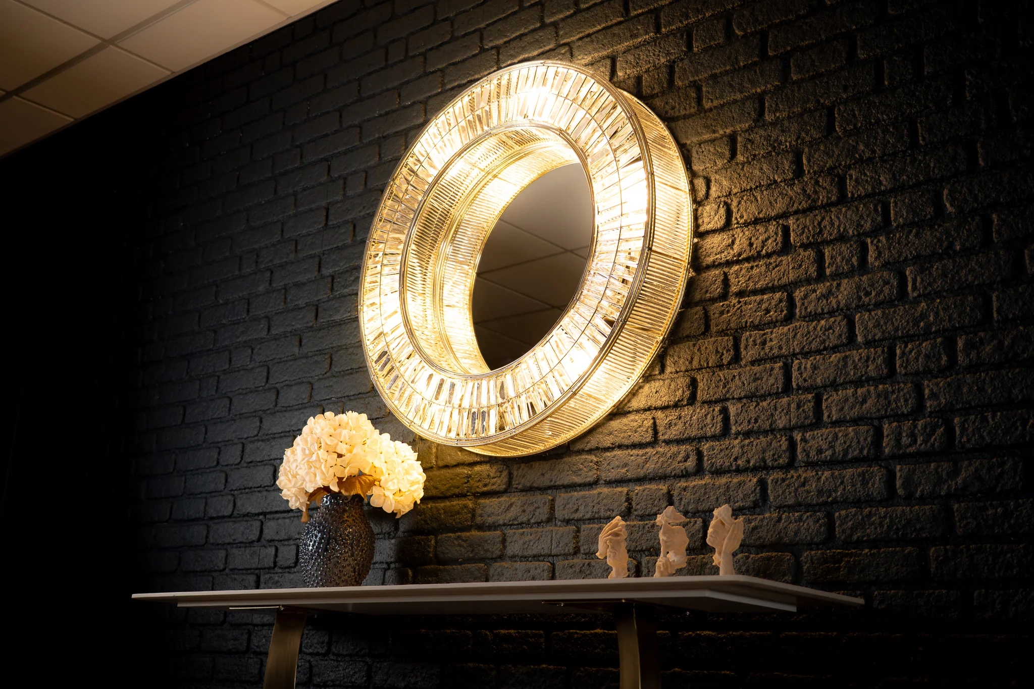Round Mirror Wall Lamp 90 cm with Gold Frame – Aurora Halo - Image 3