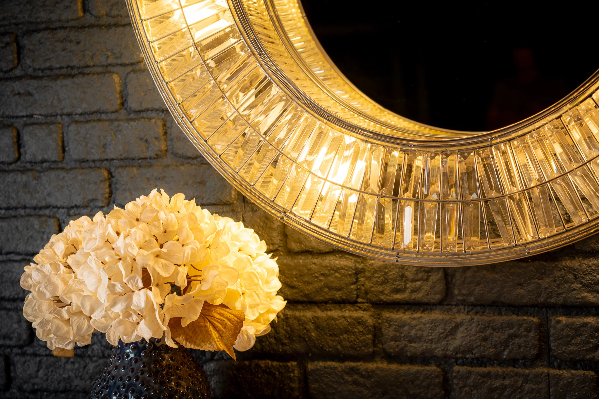 Round Mirror Wall Lamp 90 cm with Gold Frame – Aurora Halo - Image 5