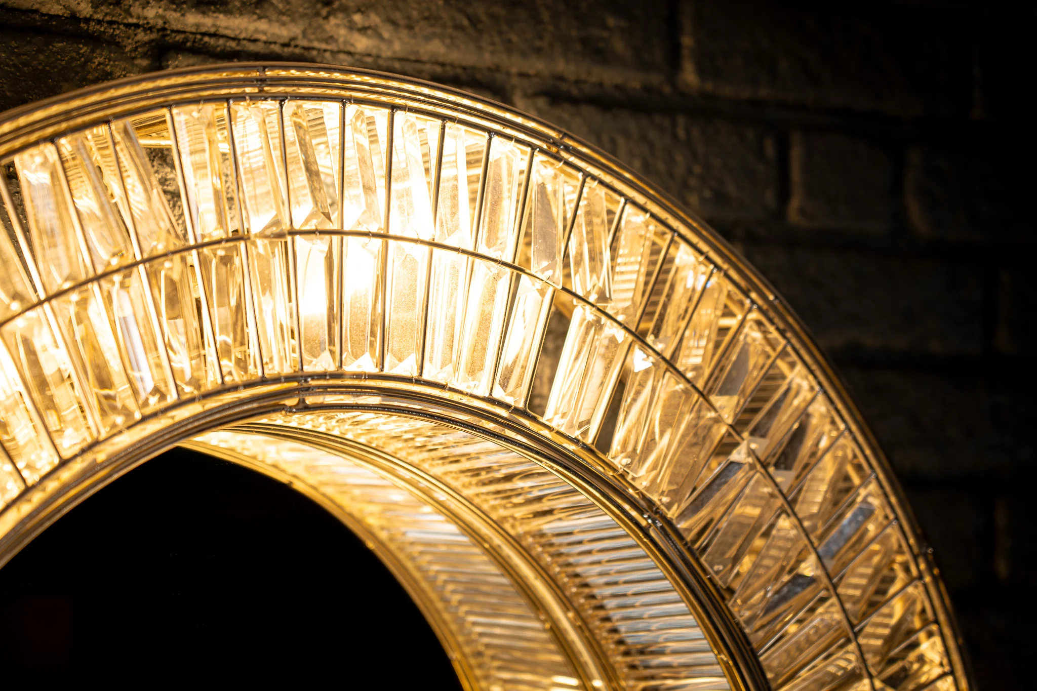 Round Mirror Wall Lamp 90 cm with Gold Frame – Aurora Halo - Image 7