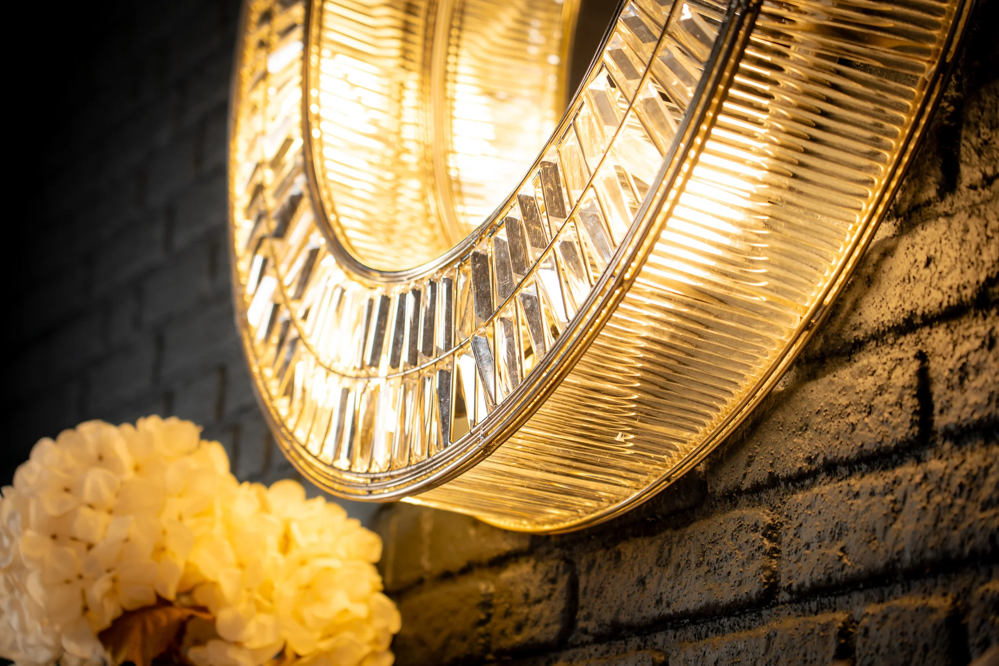 Round Mirror Wall Lamp 90 cm with Gold Frame – Aurora Halo - Image 9