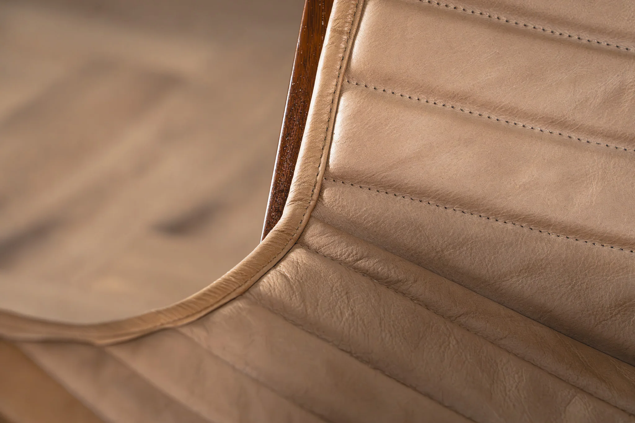Genuine Leather Butterfly Lounge Chair Beige with Foldable Wooden Frame - Image 7