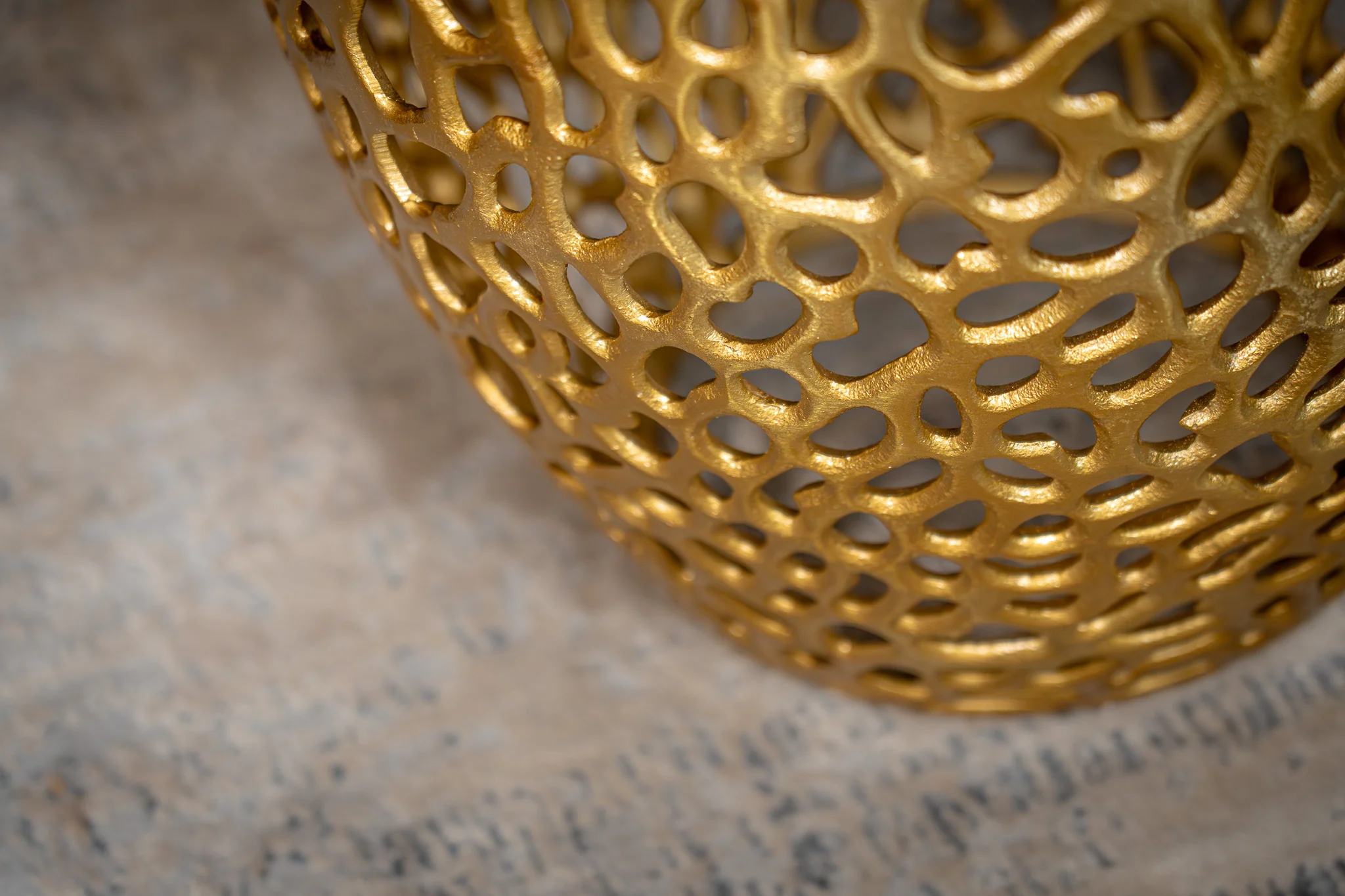 Gold Aluminium Nesting Side Table Set of 2 40 cm – Golden Coral - Image 4