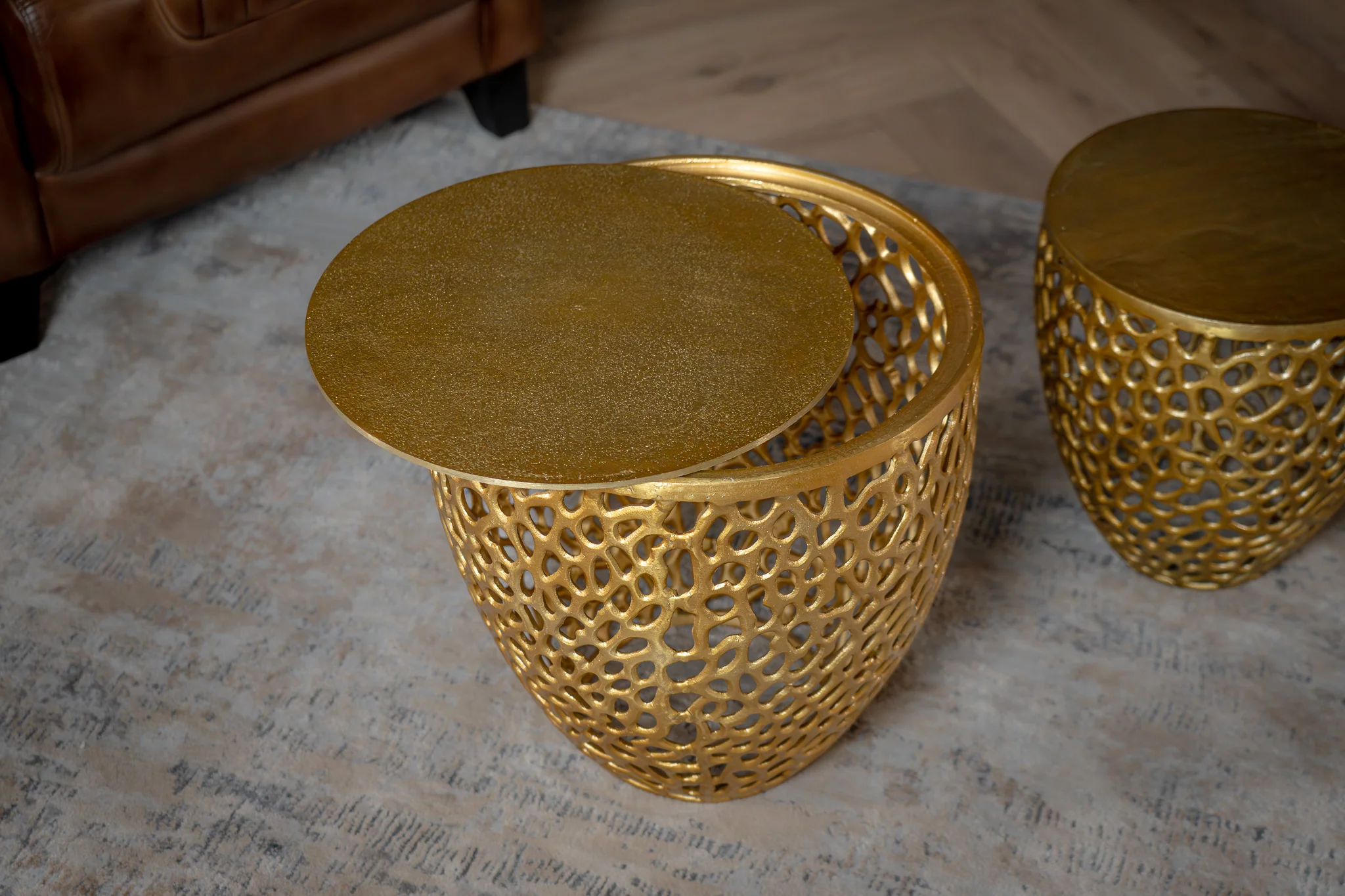 Gold Aluminium Nesting Side Table Set of 2 40 cm – Golden Coral - Image 7