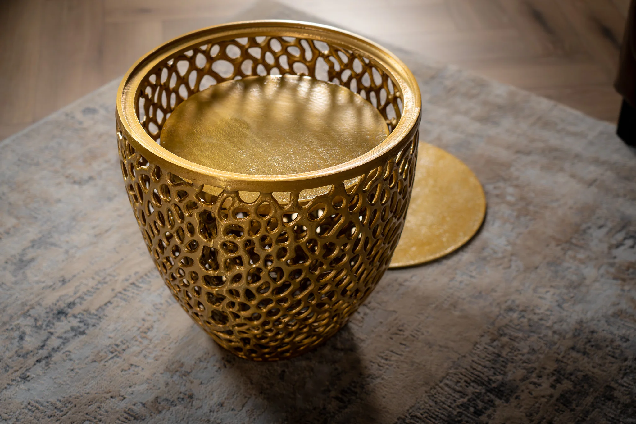 Gold Aluminium Nesting Side Table Set of 2 40 cm – Golden Coral - Image 9