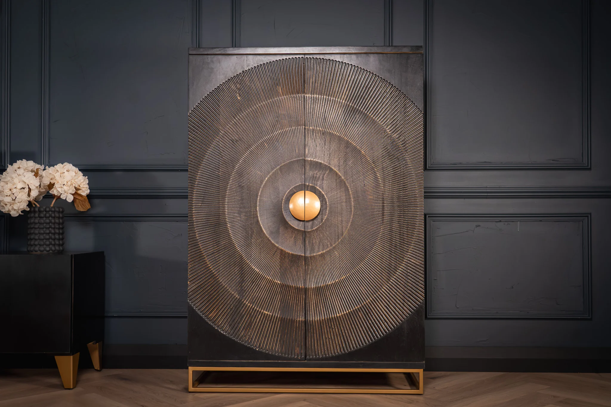 Solid Mango Wood Bar Cabinet Black & Gold 140 cm – Sunset - Image 3