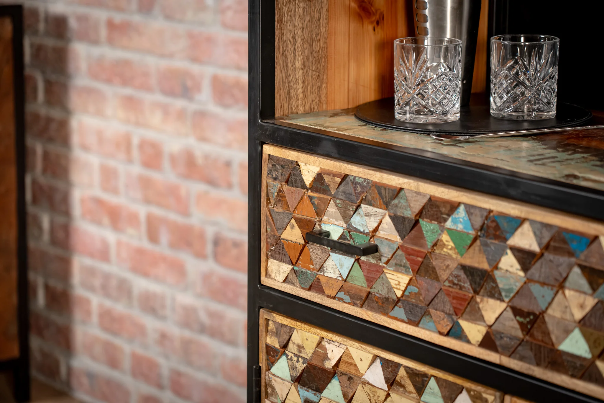 Recycled Mango Wood Display Cabinet with Black Metal Frame 160 cm – Iron Sky - Image 7