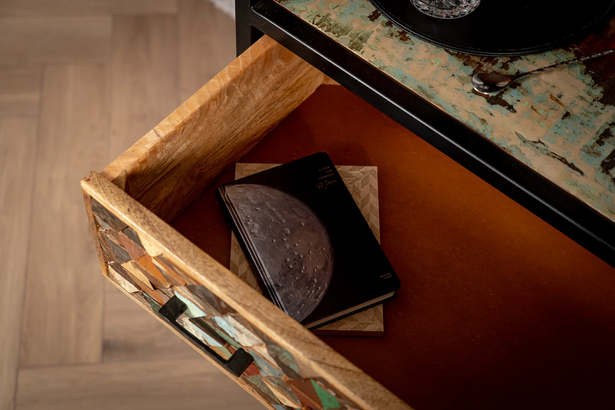 Recycled Mango Wood Display Cabinet with Black Metal Frame 160 cm – Iron Sky - Image 8