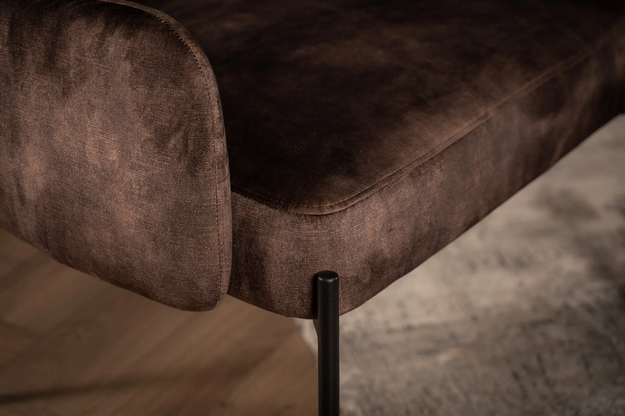 Velvet Lounge Chair Grey Brown with Black Legs – Milo - Image 2
