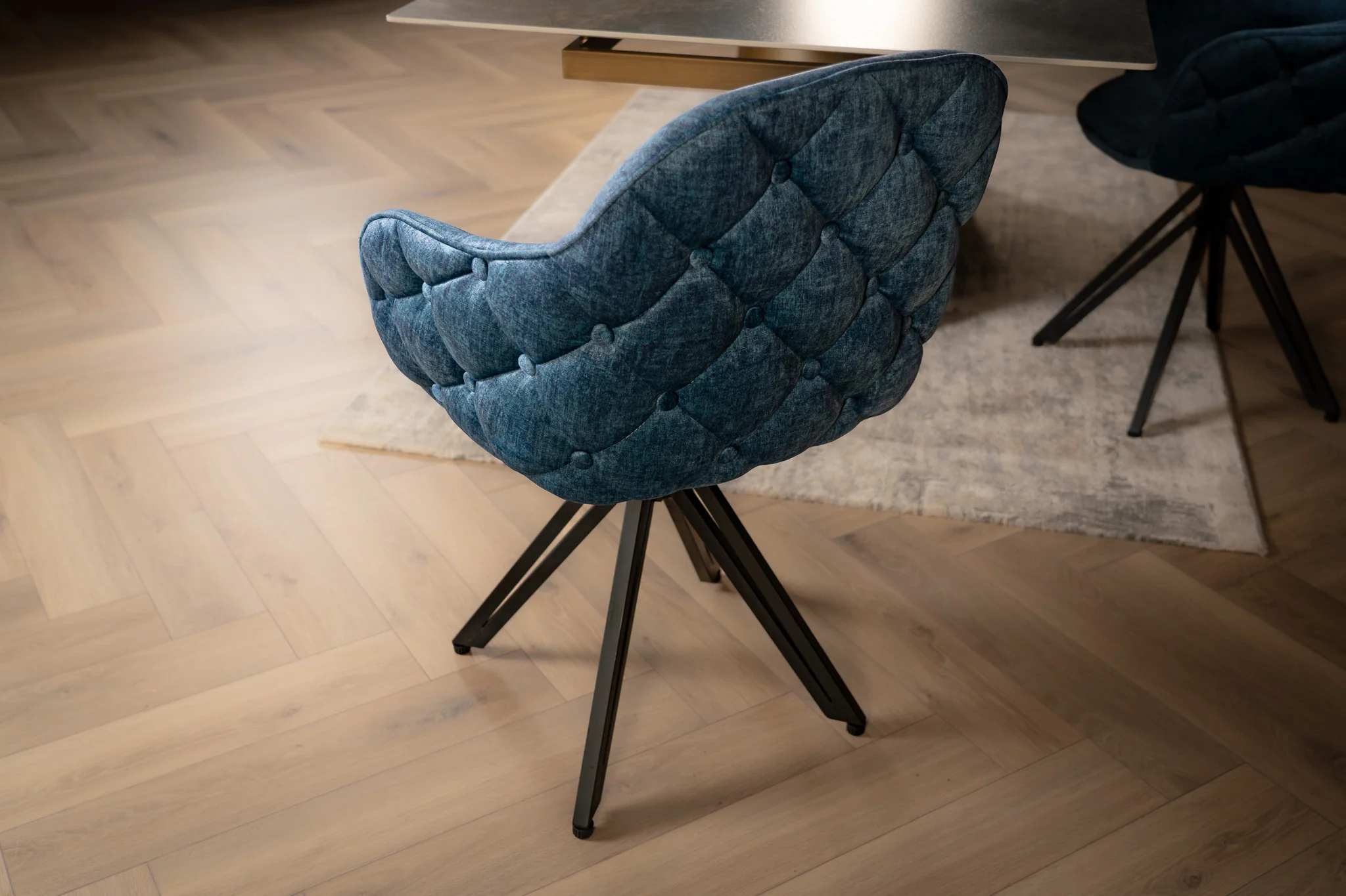 Modern Baroque Rotatable Design Blue Velvet Retro Style Chair with Chesterfield Design Stitching - Image 3