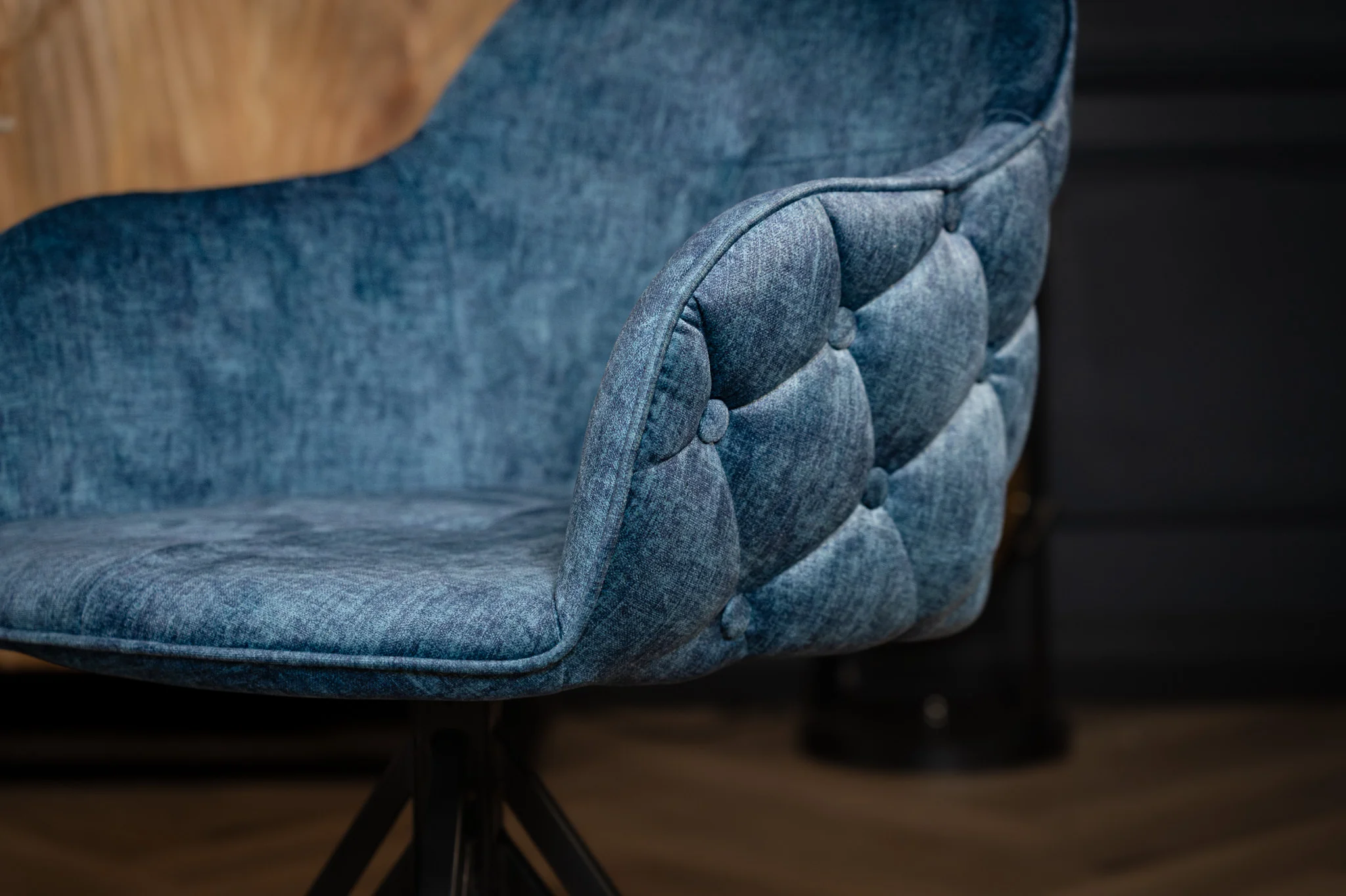Modern Baroque Rotatable Design Blue Velvet Retro Style Chair with Chesterfield Design Stitching - Image 4