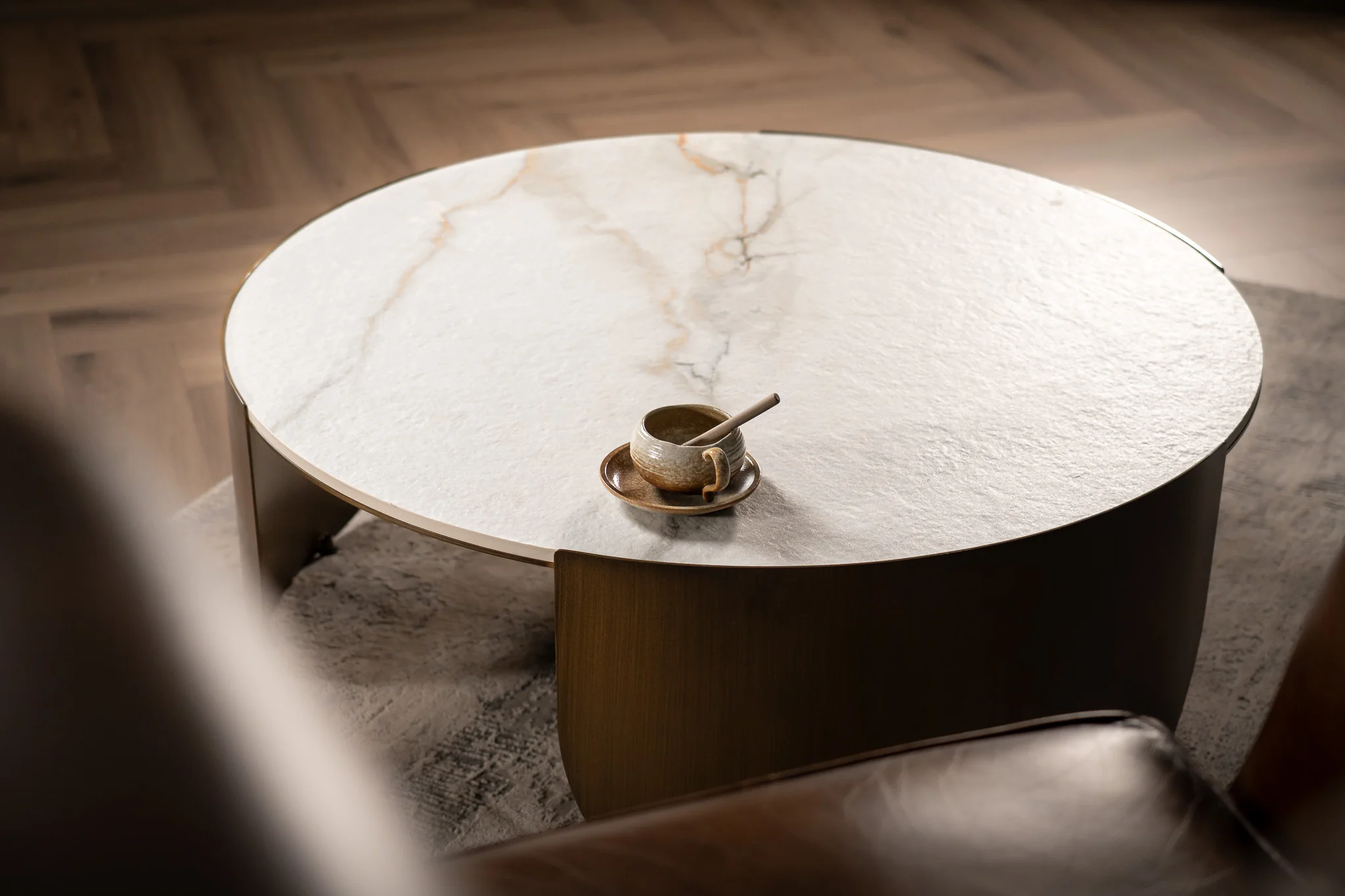 Sintered Stone Round Coffee Table White Concrete Texture 90 cm – Petroio - Image 4