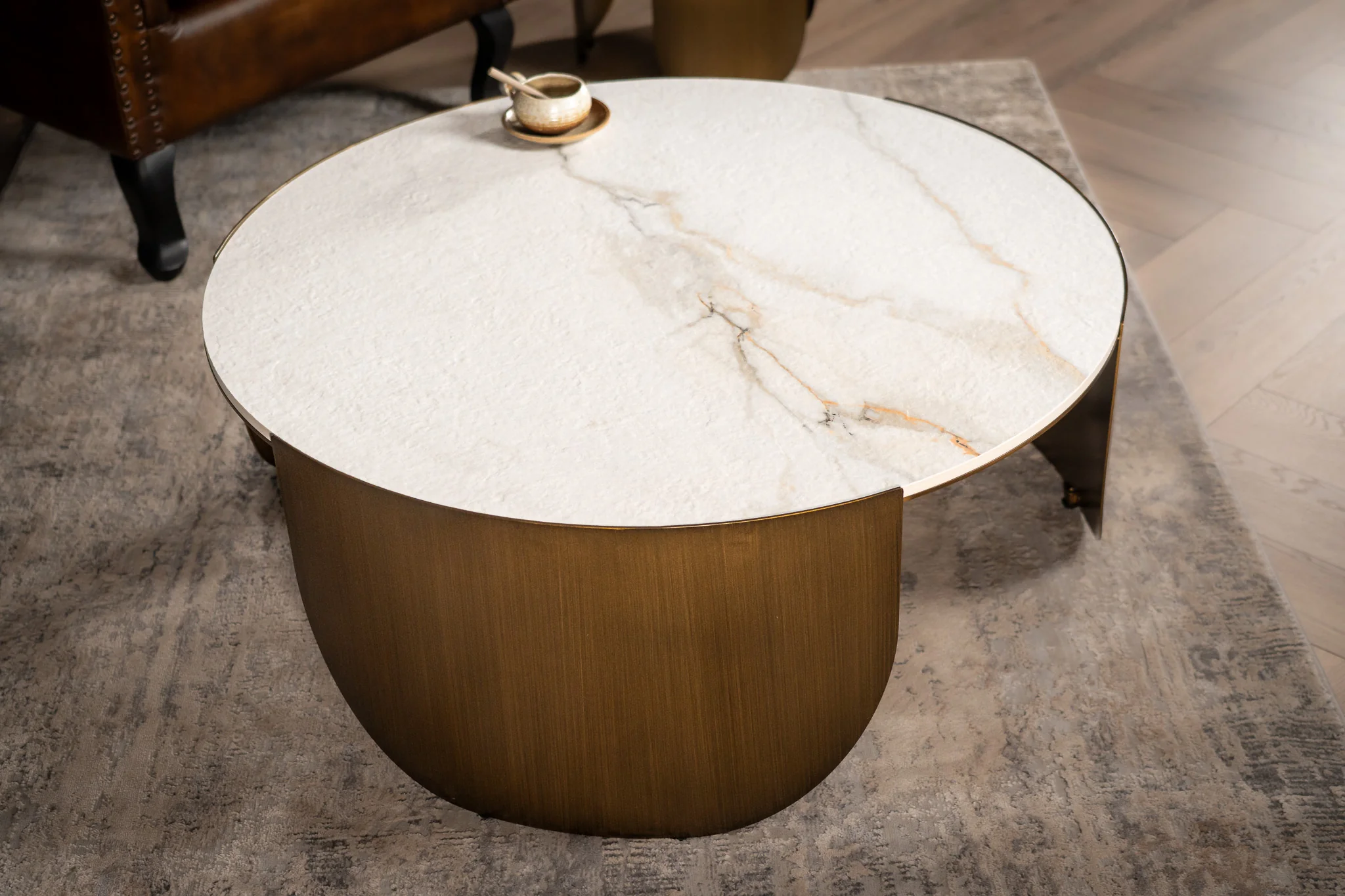 Sintered Stone Round Coffee Table White Concrete Texture 90 cm – Petroio - Image 5
