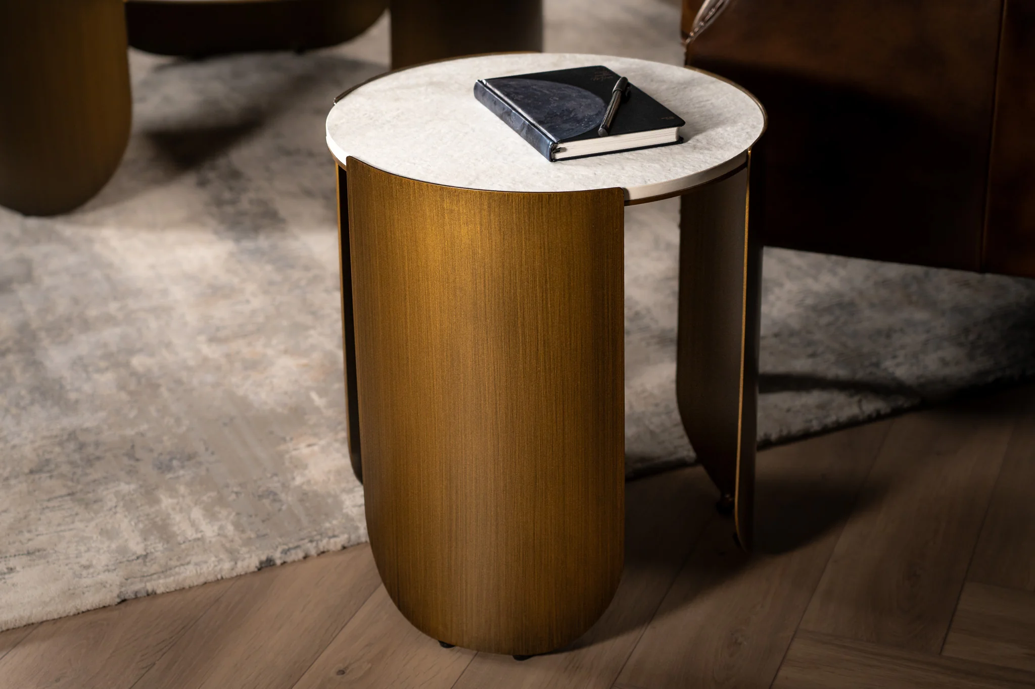 Sintered Stone Round Side Table White Concrete Texture 40 cm – Petroio - Image 3