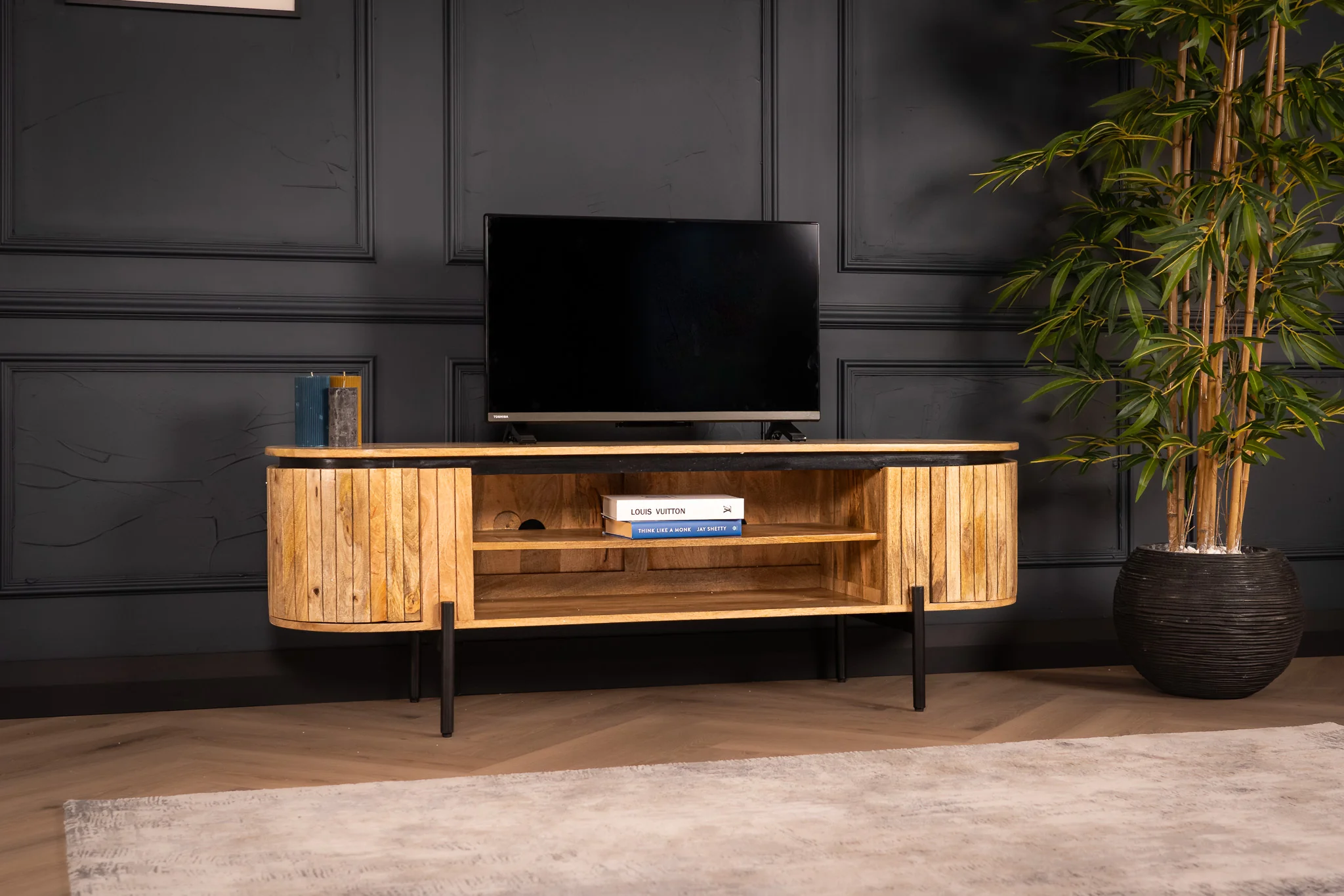 Reno Flute Art Deco Design Solid Mango Wood TV unit with 2 Doors and Black Trim 160 cm - Image 3