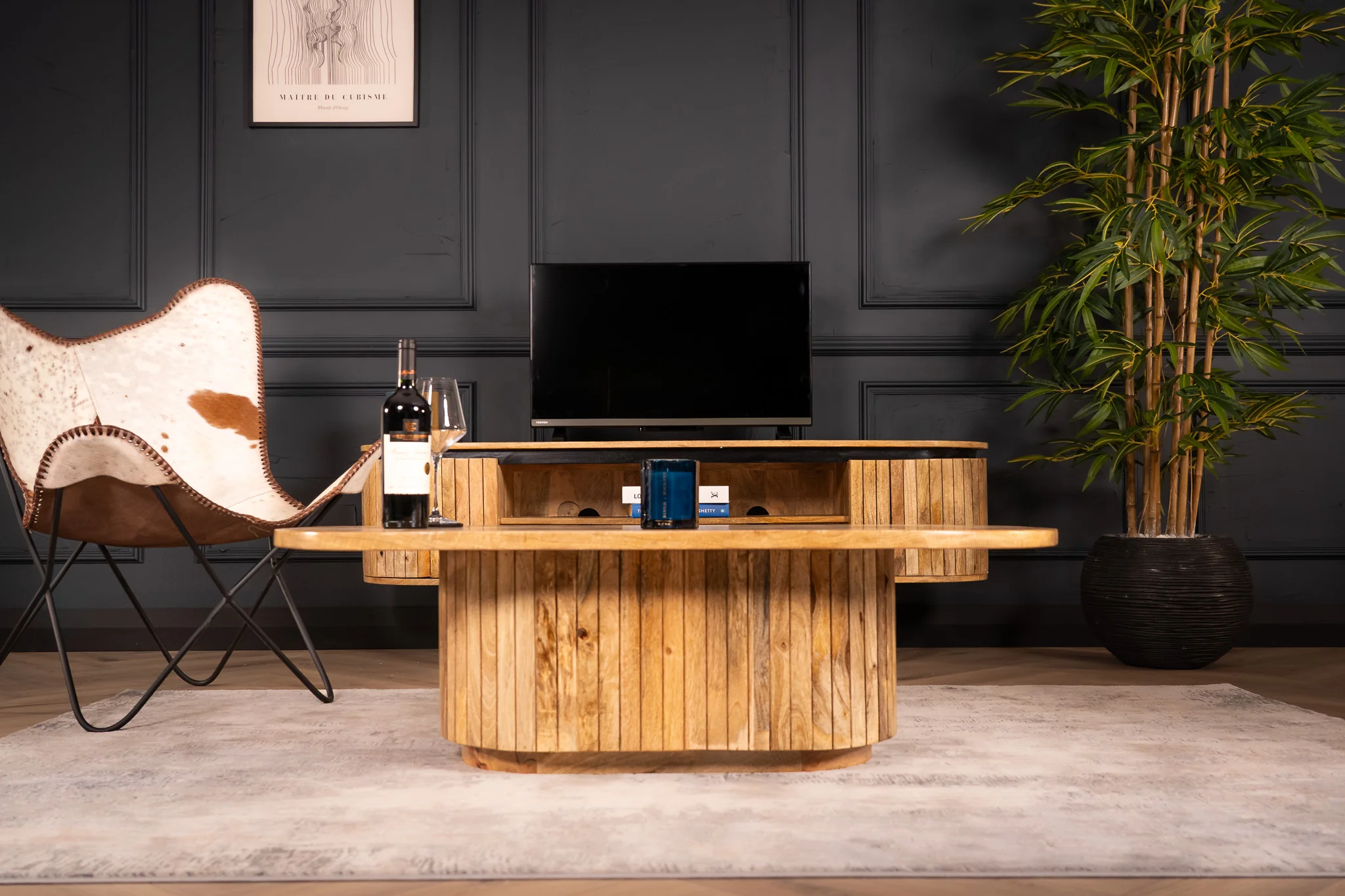 Reno Flute Art Deco Design Solid Mango Wood TV unit with 2 Doors and Black Trim 160 cm - Image 4