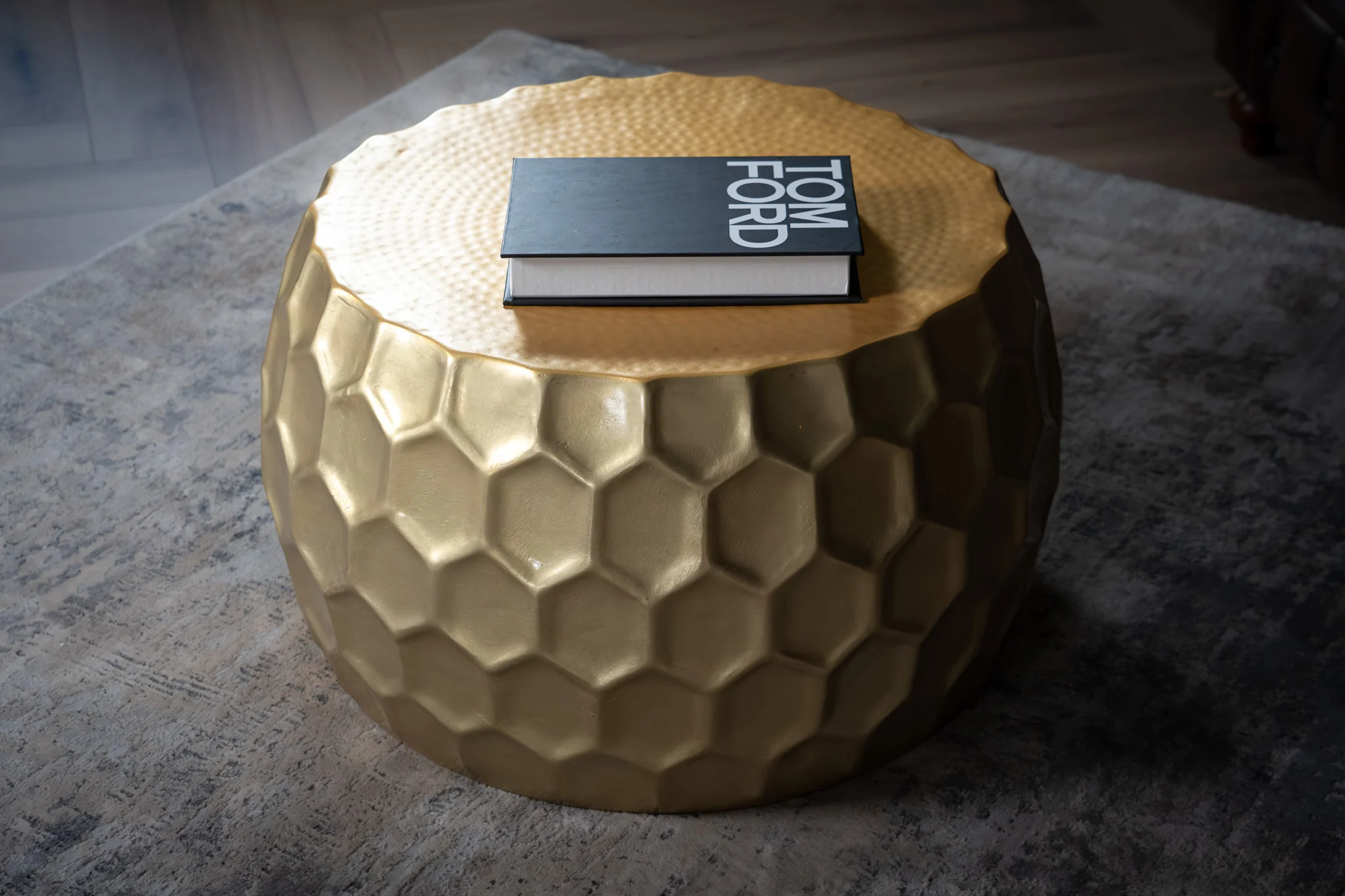 Gold Metal Coffee Table 70 cm with Hammered Finish – Orient Organic - Image 3