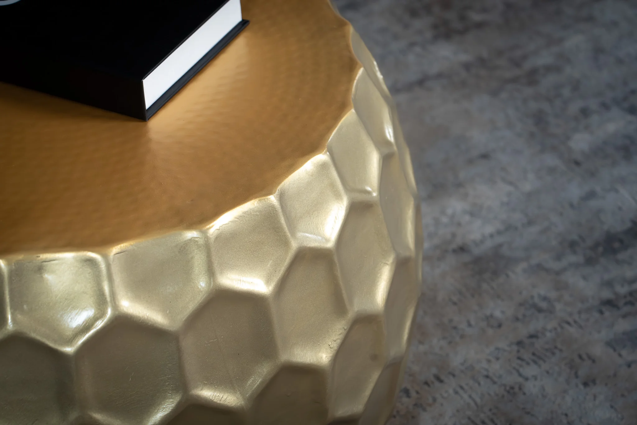 Gold Metal Coffee Table 70 cm with Hammered Finish – Orient Organic - Image 4