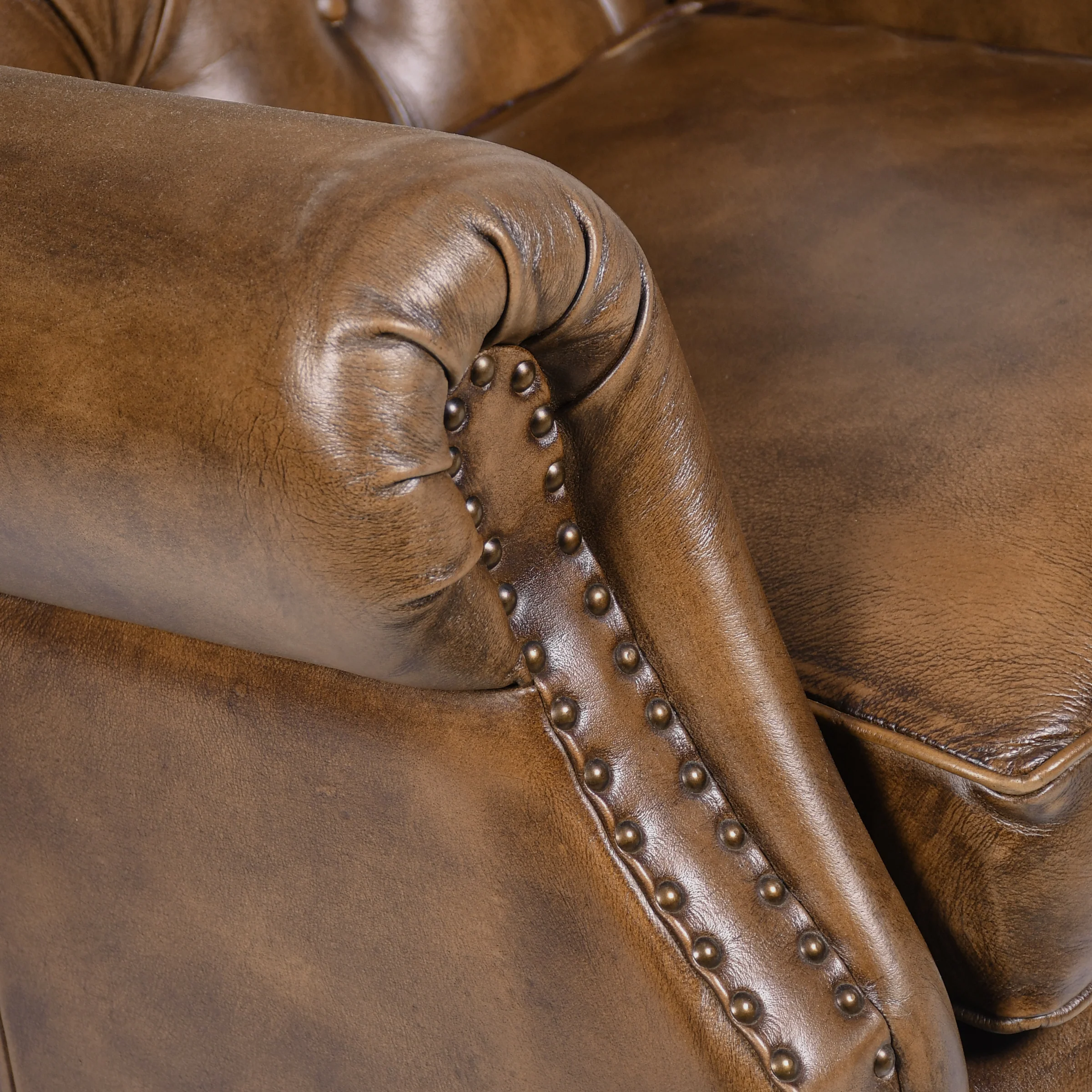 Chesterfield Genuine Leather Armchair Antique Brown with Wooden Legs – Wellington - Image 5